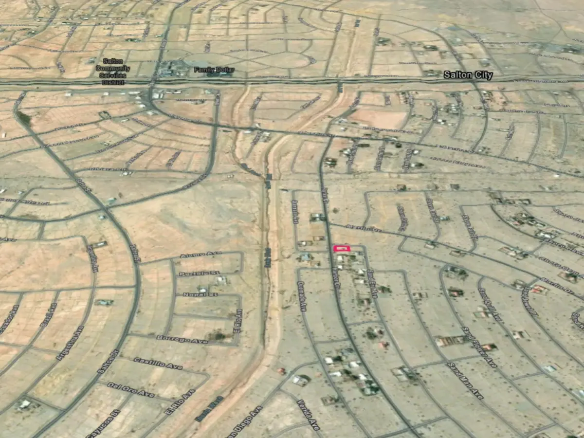 Corner lot with homes nearby - 9,938 square feet in Salton City — thumbnail 8