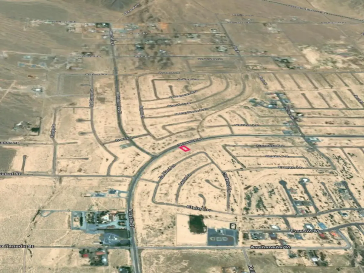 10K+ square foot lot with paved road access in Pahrump, NV — thumbnail 6